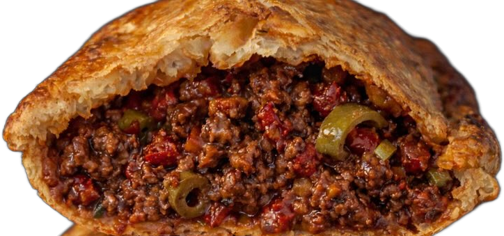 Empanada de Carne picante cortada al medio