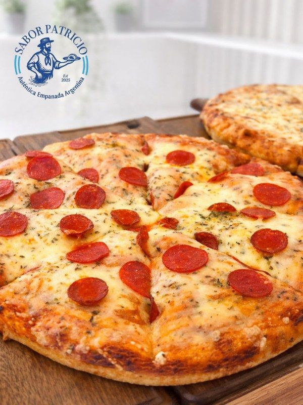 Pizza de pepperoni con mucho queso