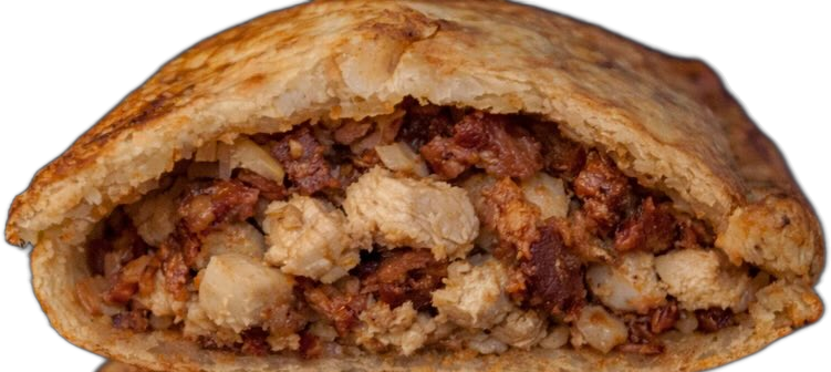 Empanada de Pollo y bacon cortada al medio
